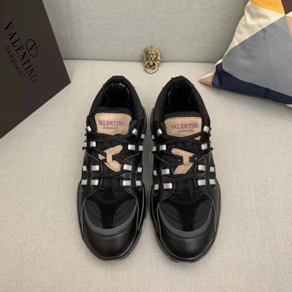 Le ultime scarpe da uomo casual di Valentino
