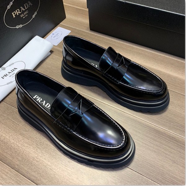 Prada nuove scarpe casual in pelle da uomo