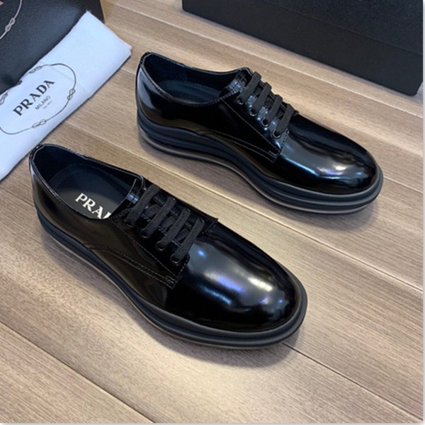 Prada nuove scarpe casual in pelle da uomo