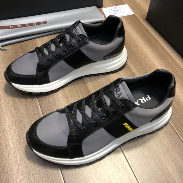 Prada Scarpe casual da uomo nuove