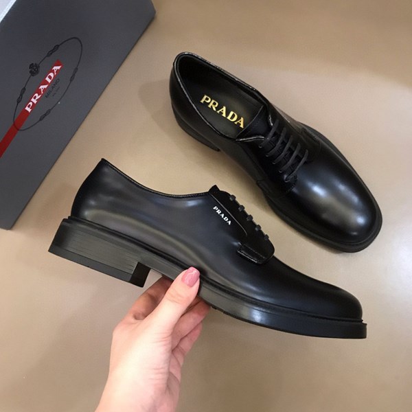 Prada nuove scarpe casual in pelle da uomo