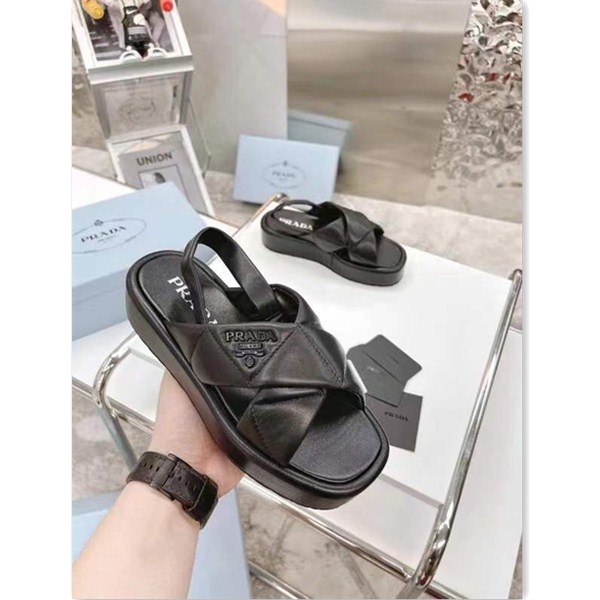 Prada nuova serie di sandali