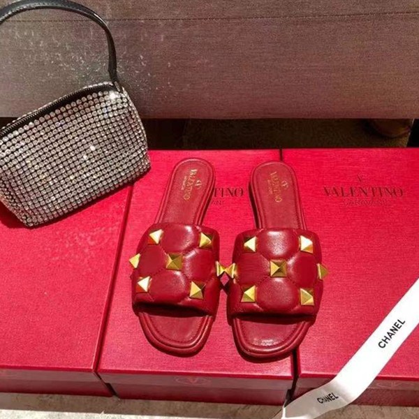 L'ultima collezione di pantofole Valentino