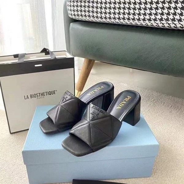 Pantofole della serie Prada