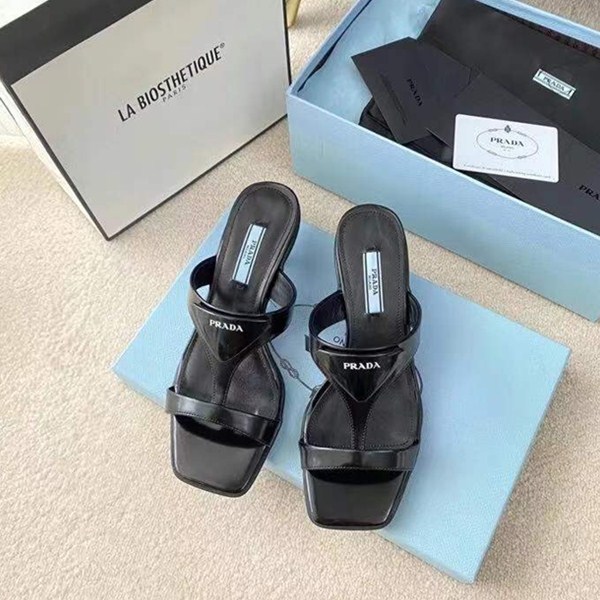 Pantofole della serie Prada