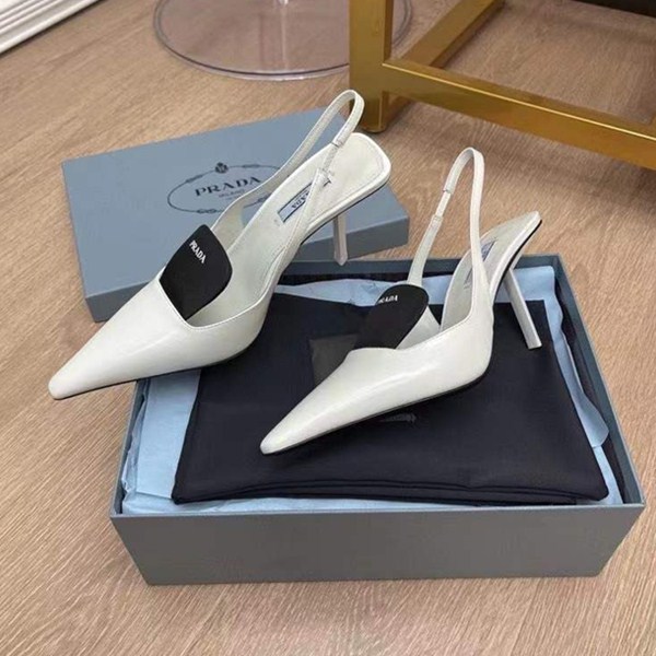 Prada nuovi sandali con tacco alto