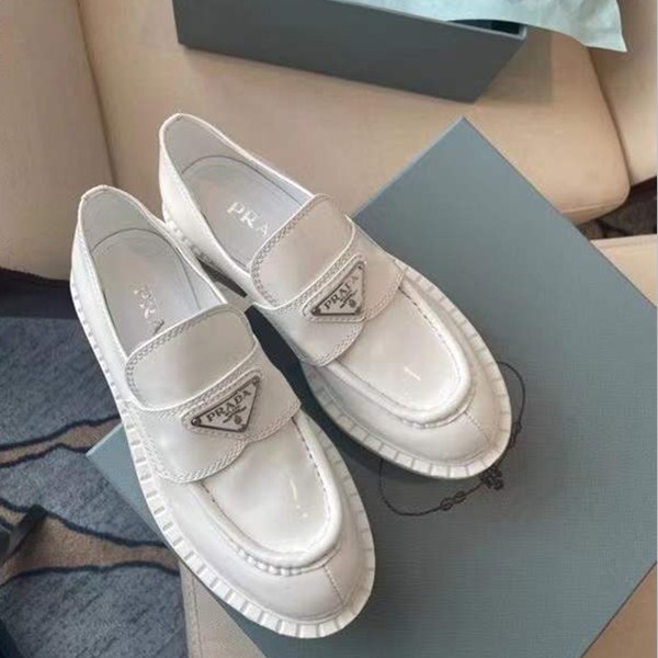 Prada nuove scarpe singole retrò
