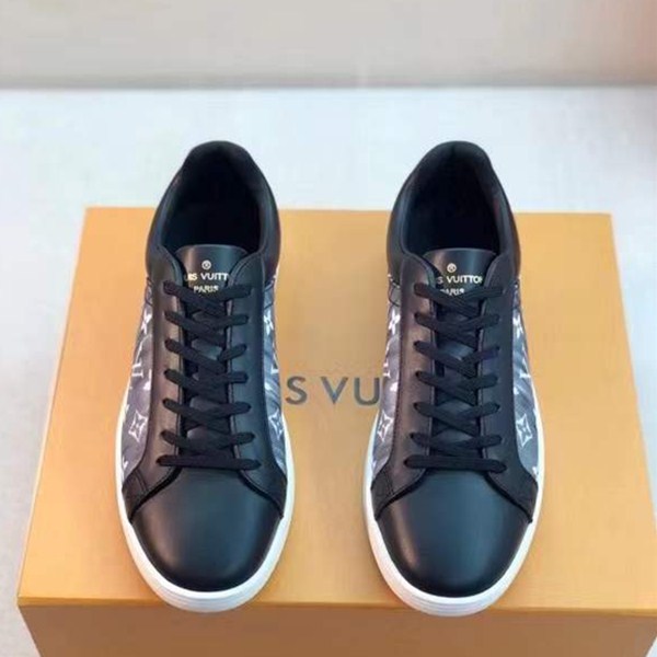 Scarpe sportive da uomo nuove di Louis Vuitton