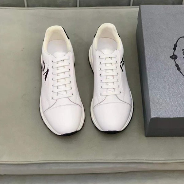 Le ultime sneaker casual di Prada