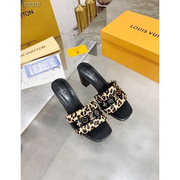 Sandali e pantofole casual da donna Louis Vuitton New