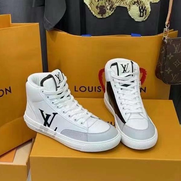 Le ultime sneaker casual alte di LV