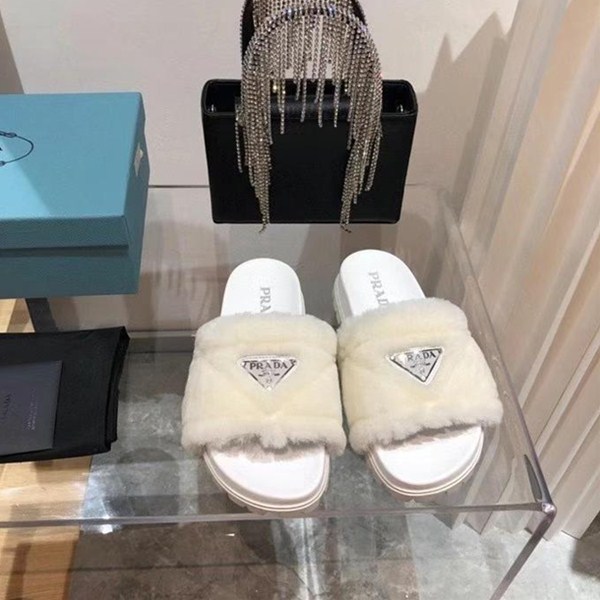 Prada nuove ciabatte in pelliccia