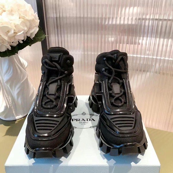 Le ultime scarpe casual della serie di robot di Prada