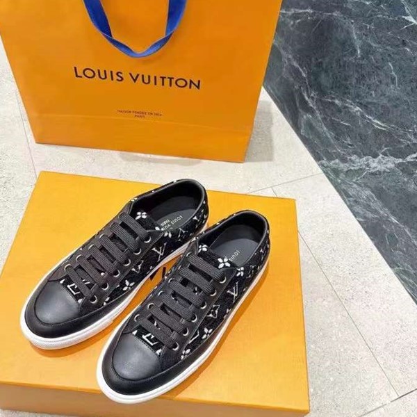 Nuove scarpe da ginnastica Louis Vuitton