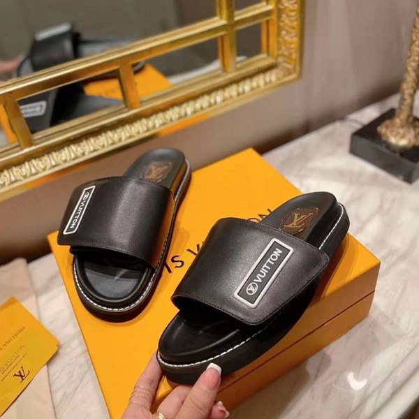 Le ultime pantofole in velcro di Louis Vuitton