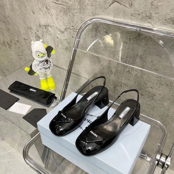 Prada Sandali stile donna