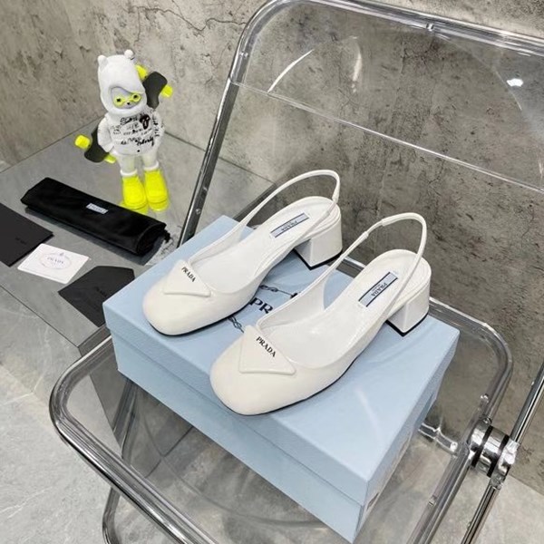 Prada Sandali stile donna