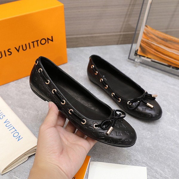 Tacchi bassi casuali delle nuove donne di Louis Vuitton