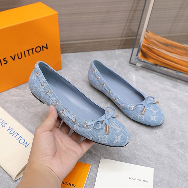 Tacchi bassi casuali delle nuove donne di Louis Vuitton