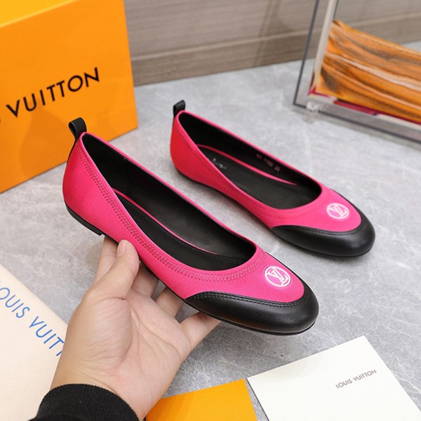 Tacchi bassi casuali delle nuove donne di Louis Vuitton