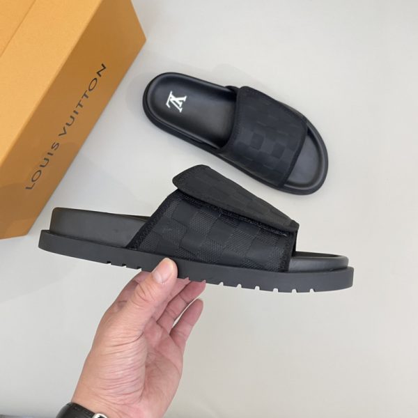 repliche,replica,perfette,siti di,affidabili,migliori siti,dove comprare,1:1,scarpe da ginnastica 23/Louis Vuitton pantofole casual di lusso da uomo nuovo