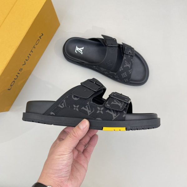 23/Louis Vuitton pantofole casual di lusso da uomo nuovo