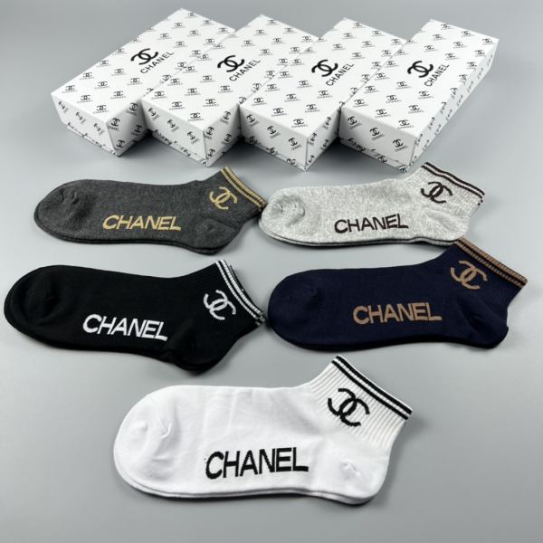 23/Calze Chanel contro l'ultima moda (5 paia una scatola)