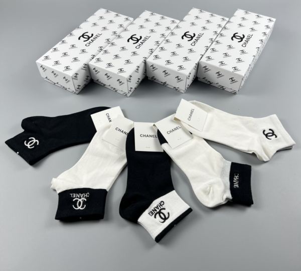 23/Calze Chanel contro l'ultima moda (5 paia una scatola)