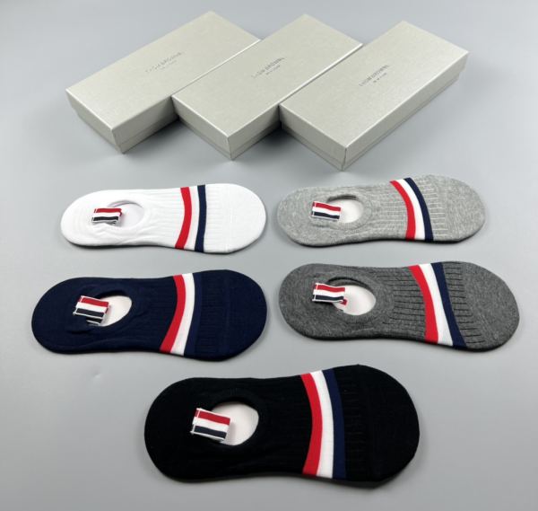 repliche,replica,perfette,siti di,affidabili,migliori siti,dove comprare,1:1,scarpe da ginnastica 23/Calze di ultima moda di Thom Browne (5 paia una scatola) al banco di Thom Browne