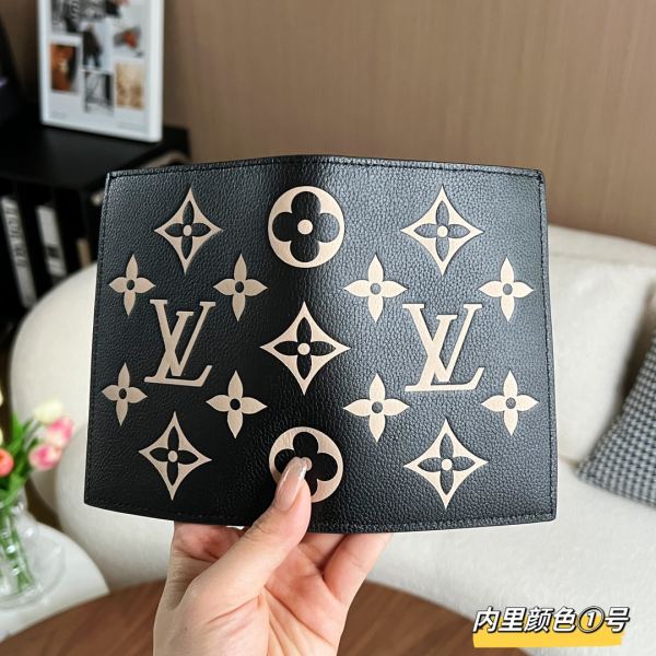 23/Porta passaporto Louis Vuitton/Dimensioni: 10*14*2,5 cm