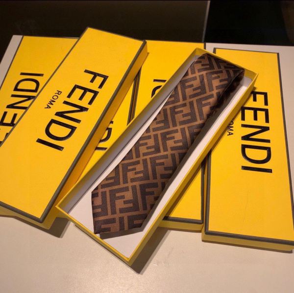 23/Fendi cravatta da uomo