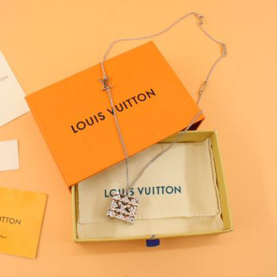 repliche,replica,perfette,siti di,affidabili,migliori siti,dove comprare,1:1,scarpe da ginnastica 23/Custodia per collana Louis Vuitton La collana con medaglione del baule