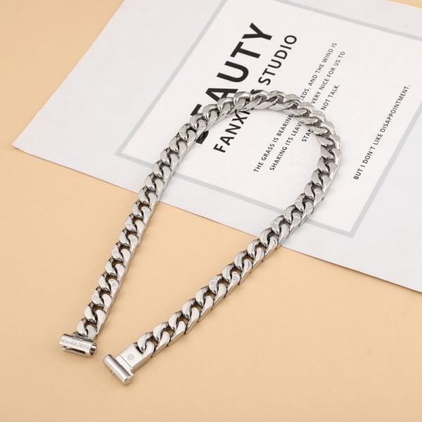 23/Collana con maglie a catena Louis Vuitton