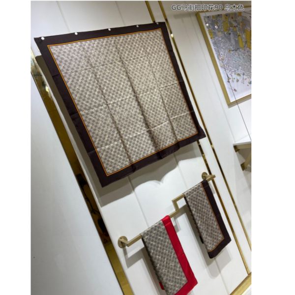 Foulard quadrato Gucci in seta con stampa GG