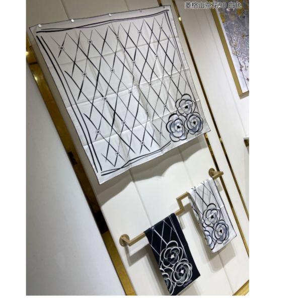 repliche,replica,perfette,siti di,affidabili,migliori siti,dove comprare,1:1,scarpe da ginnastica Foulard quadrato in seta Chanel