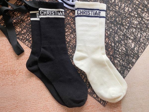 repliche,replica,perfette,siti di,affidabili,migliori siti,dove comprare,1:1,scarpe da ginnastica 23/1 paia Le nuove calze stringate del sito ufficiale Dior calze a tubo medio in puro cotone