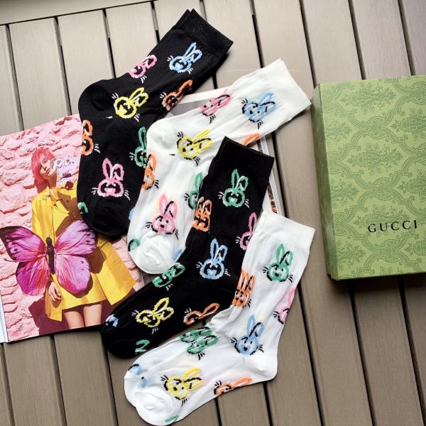 repliche,replica,perfette,siti di,affidabili,migliori siti,dove comprare,1:1,scarpe da ginnastica 23/4 paia Gucci primavera ed estate nuovi calzini a tubo medio in seta sottile con stampa coniglio a colori