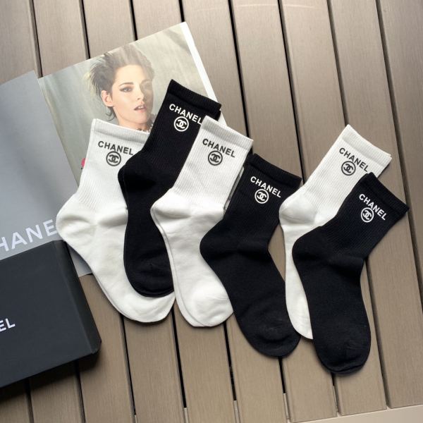 repliche,replica,perfette,siti di,affidabili,migliori siti,dove comprare,1:1,scarpe da ginnastica 23/6 paia di calzini a tubo medio in puro cotone da donna con logo squisito tridimensionale di Chonel