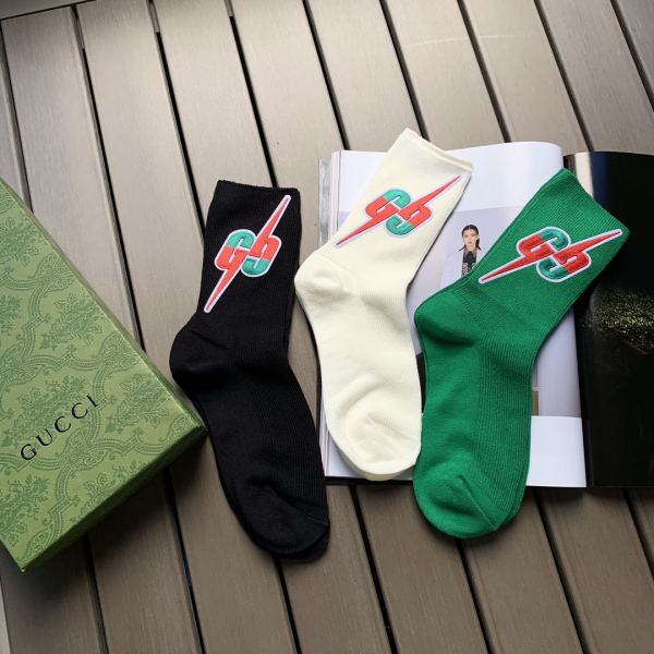 repliche,replica,perfette,siti di,affidabili,migliori siti,dove comprare,1:1,scarpe da ginnastica 23/3 paia di calze Gucci a tubo medio in cotone con logo doppia G e moda di alta qualità