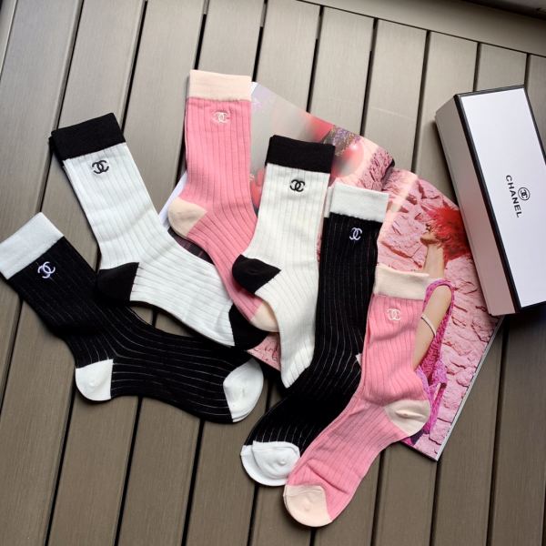 repliche,replica,perfette,siti di,affidabili,migliori siti,dove comprare,1:1,scarpe da ginnastica 23/6 paia di calzini a tubo medio da donna morbidi e sottili in misto cotone di seta con doppia C ricamata di Chonel