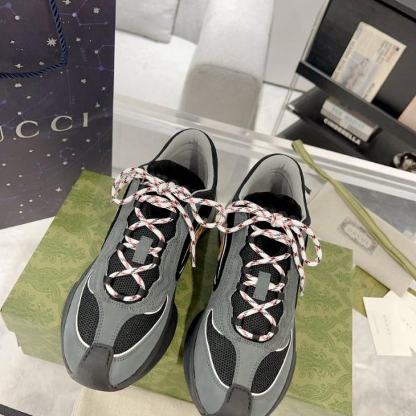 Sneakers da coppia della serie Run di Gucci