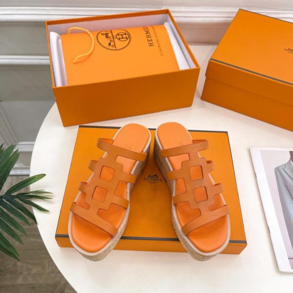 repliche,replica,perfette,siti di,affidabili,migliori siti,dove comprare,1:1,scarpe da ginnastica Hermès 24 contro le nuove pantofole con plateau e suola spessa a forma di H