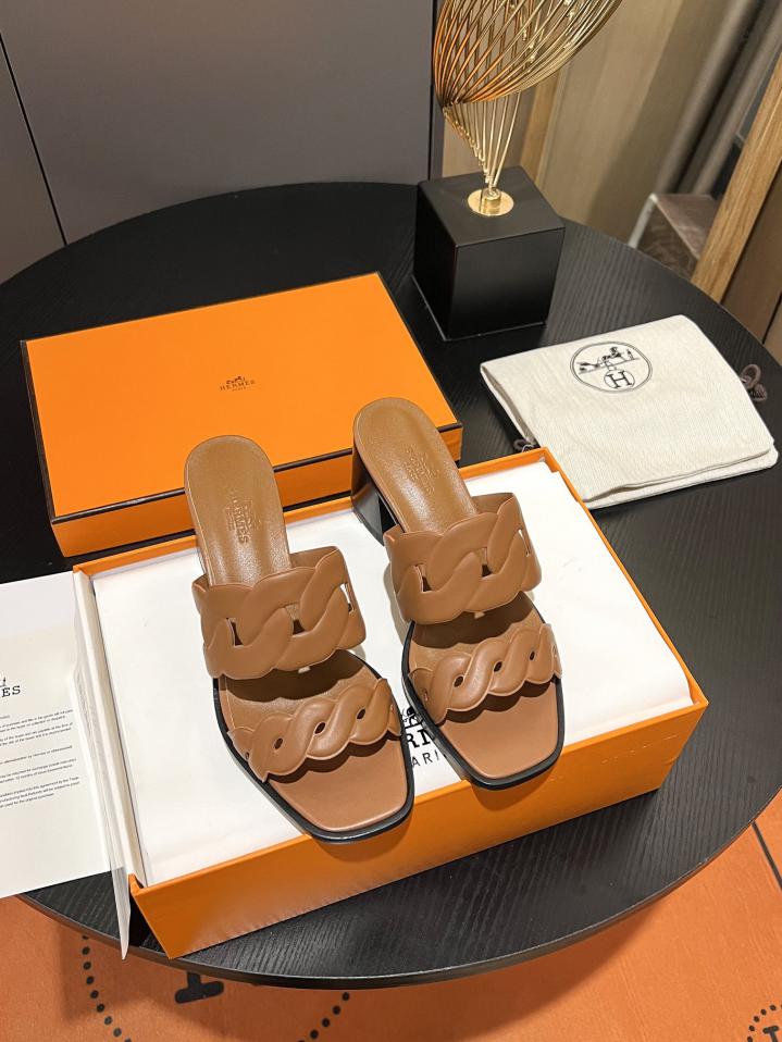 repliche,replica,perfette,siti di,affidabili,migliori siti,dove comprare,1:1,scarpe da ginnastica 2024 Pantofole Hermes/Naso di maiale con tacco spesso di inizio primavera repliche,replica,perfette,siti di,affidabili,migliori siti,dove comprare,1:1,scarpe da ginnastica 2024 Pantofole Hermes/Naso di maiale con tacco spesso di inizio primavera