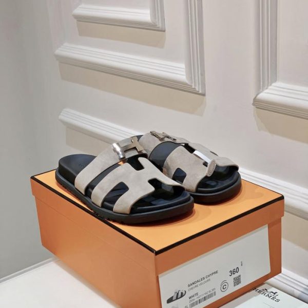 repliche,replica,perfette,siti di,affidabili,migliori siti,dove comprare,1:1,scarpe da ginnastica Pantofole zio Chypre di vendita calda sandali primaverili ed estivi