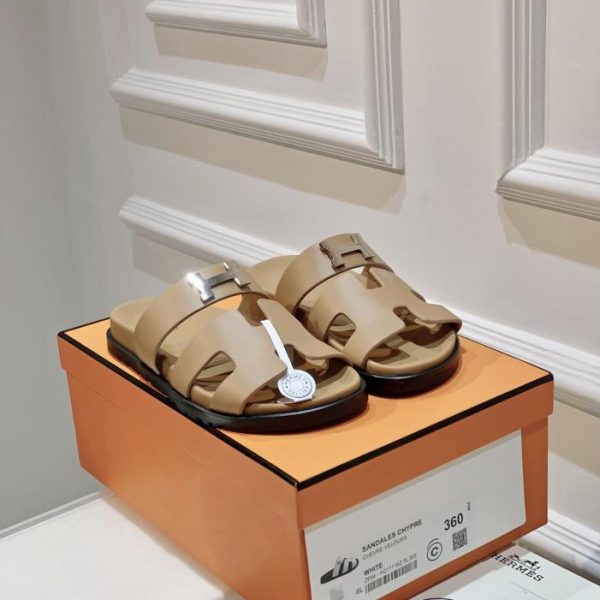 repliche,replica,perfette,siti di,affidabili,migliori siti,dove comprare,1:1,scarpe da ginnastica Pantofole zio Chypre di vendita calda sandali primaverili ed estivi