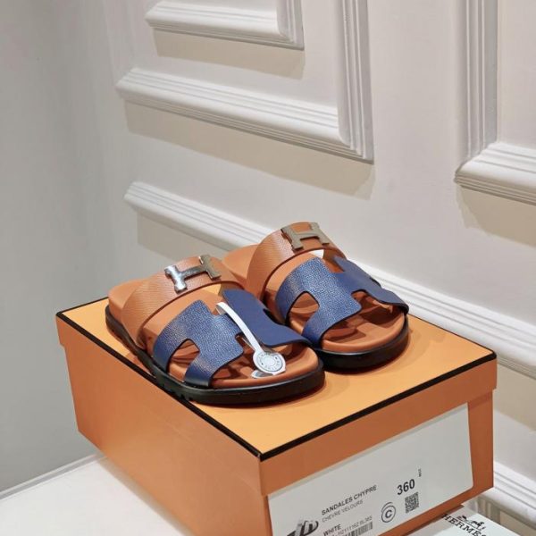 repliche,replica,perfette,siti di,affidabili,migliori siti,dove comprare,1:1,scarpe da ginnastica Pantofole zio Chypre di vendita calda sandali primaverili ed estivi