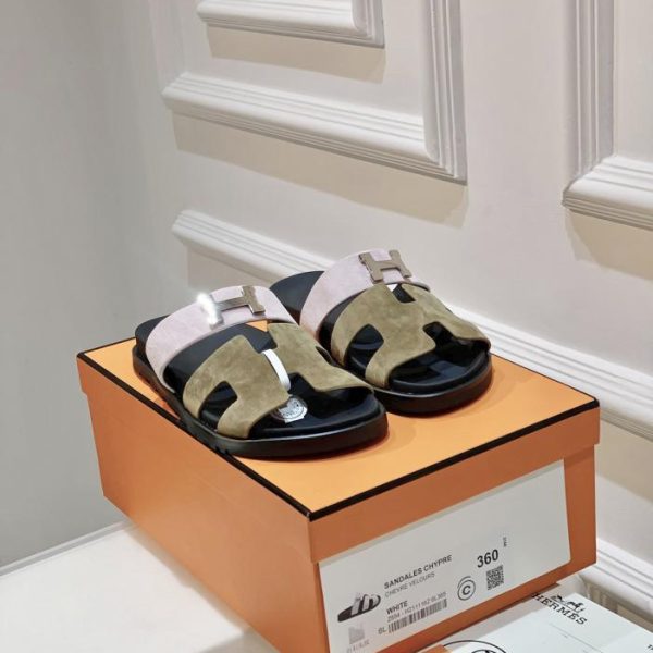 repliche,replica,perfette,siti di,affidabili,migliori siti,dove comprare,1:1,scarpe da ginnastica Pantofole zio Chypre di vendita calda sandali primaverili ed estivi