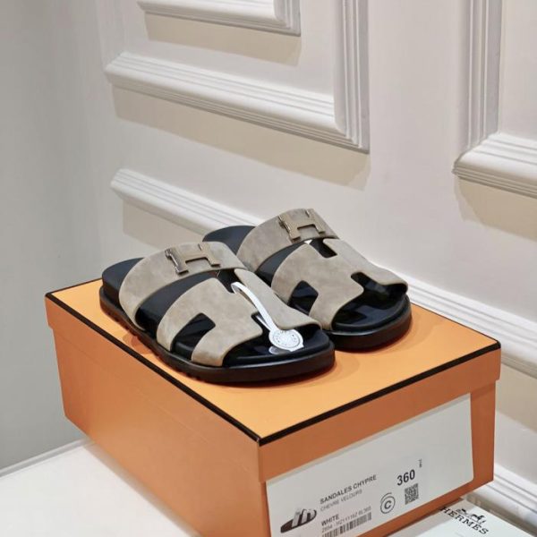 repliche,replica,perfette,siti di,affidabili,migliori siti,dove comprare,1:1,scarpe da ginnastica Pantofole zio Chypre di vendita calda sandali primaverili ed estivi