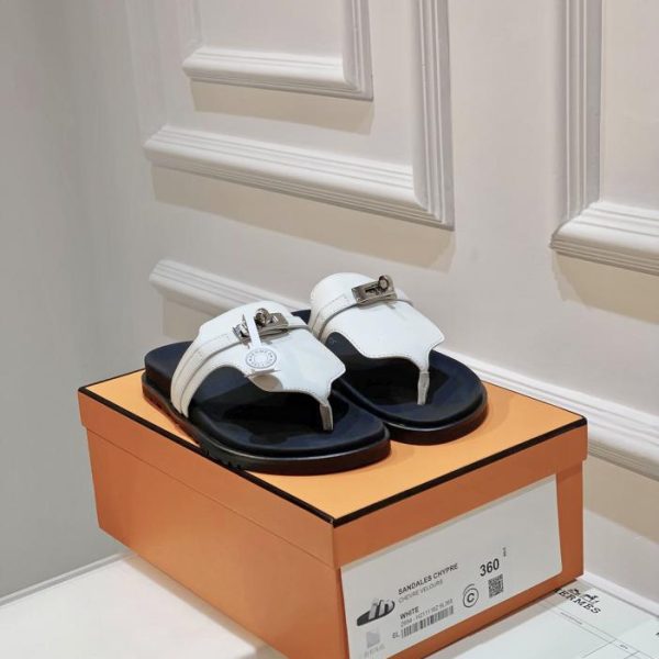 repliche,replica,perfette,siti di,affidabili,migliori siti,dove comprare,1:1,scarpe da ginnastica Pantofole zio Chypre di vendita calda sandali primaverili ed estivi