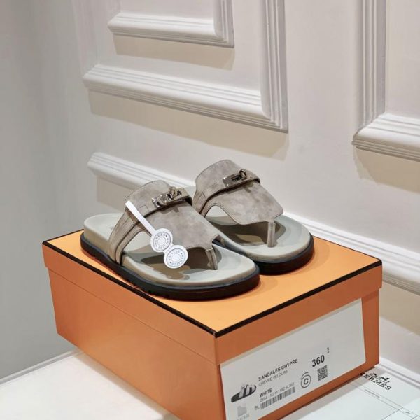 repliche,replica,perfette,siti di,affidabili,migliori siti,dove comprare,1:1,scarpe da ginnastica Pantofole zio Chypre di vendita calda sandali primaverili ed estivi